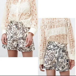 ZARA Ecru Printed Jewel High Waisted Shorts
Women's Size Small